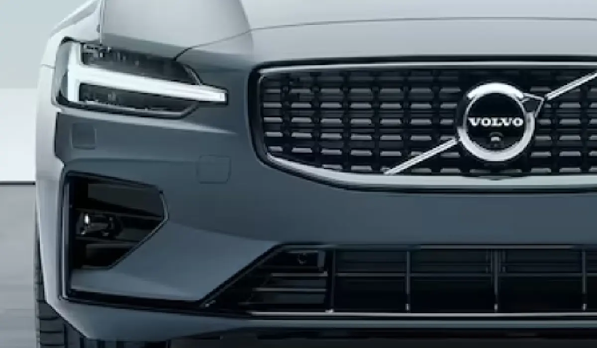 Volvo - S60 D4 R-Design - Best Car Rentals - Best Preowned Car - Exclusive Concierge Club.webp